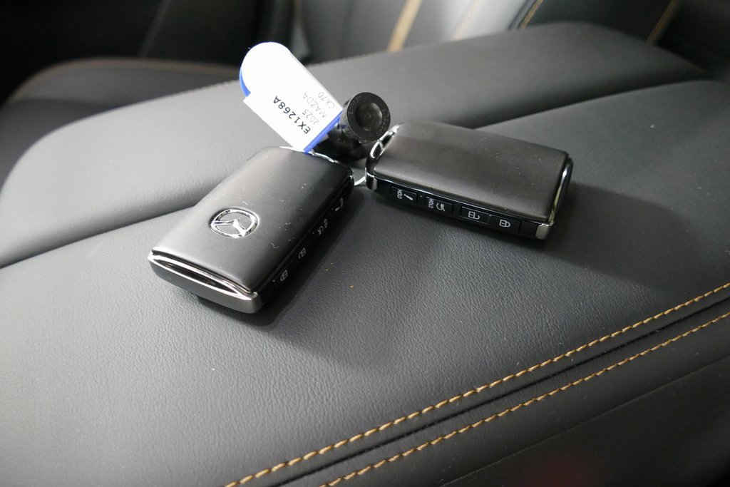 Used 2025 MAZDA CX-70 3.3 Turbo S w/ Premium Package image 13