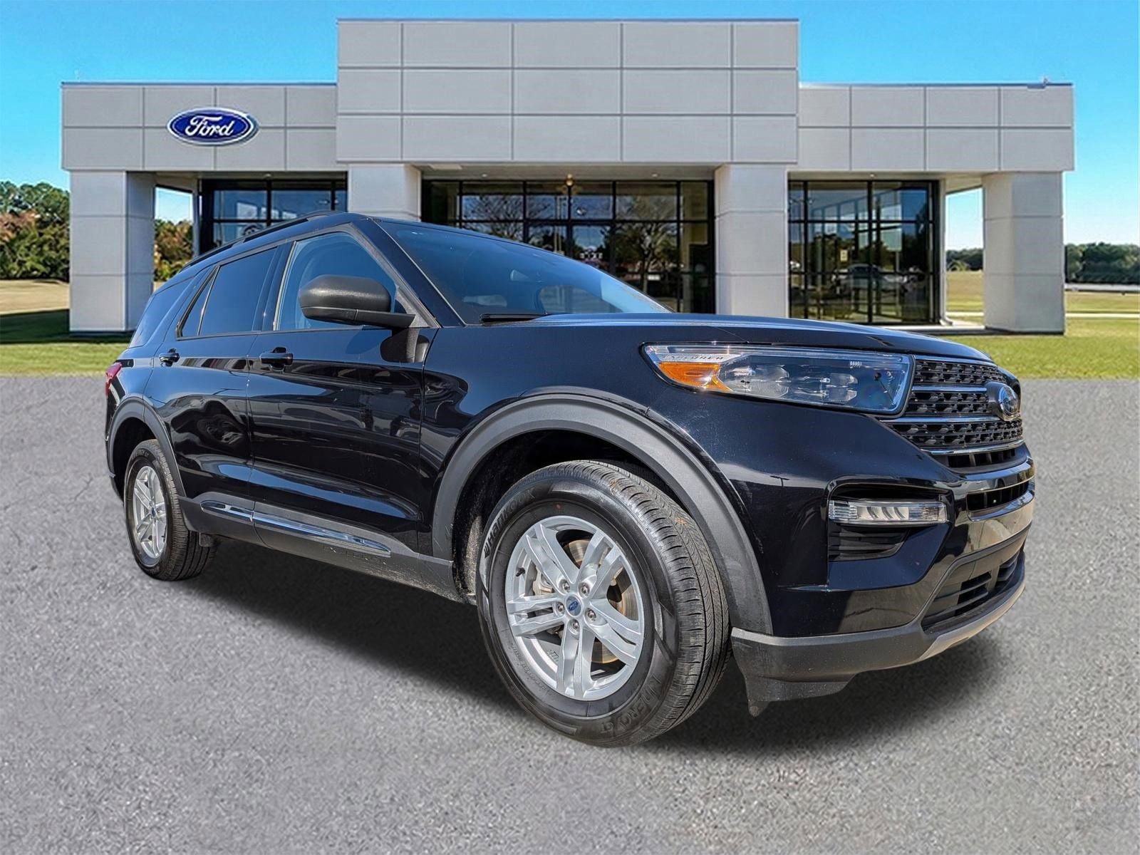 Certified 2023 Ford Explorer XLT w/ Equipment Group 202A AWD/4WD image 2