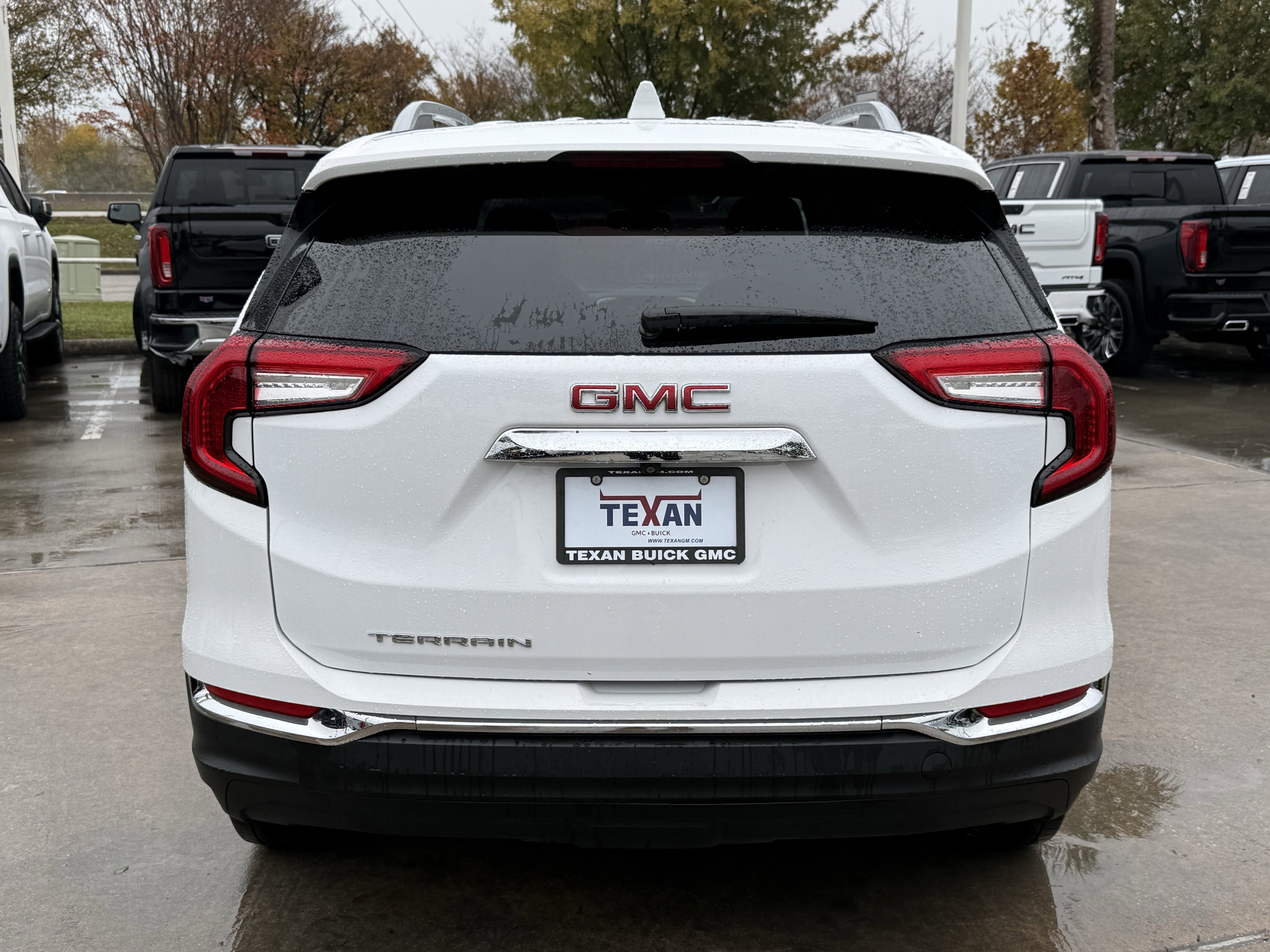 Used 2024 GMC Terrain SLT image 6