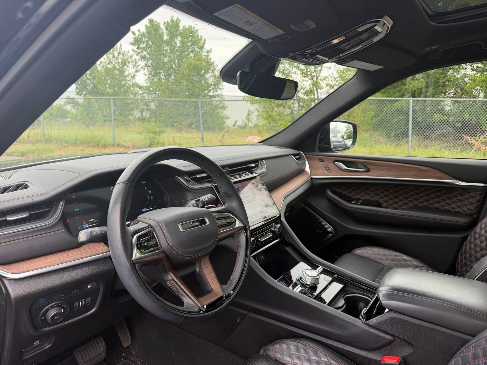 Used 2022 Jeep Grand Cherokee Summit AWD/4WD image 12