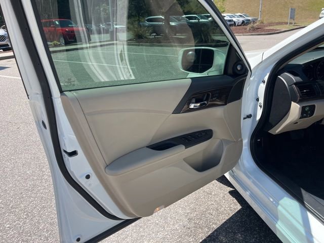 Used 2017 Honda Accord Touring image 5