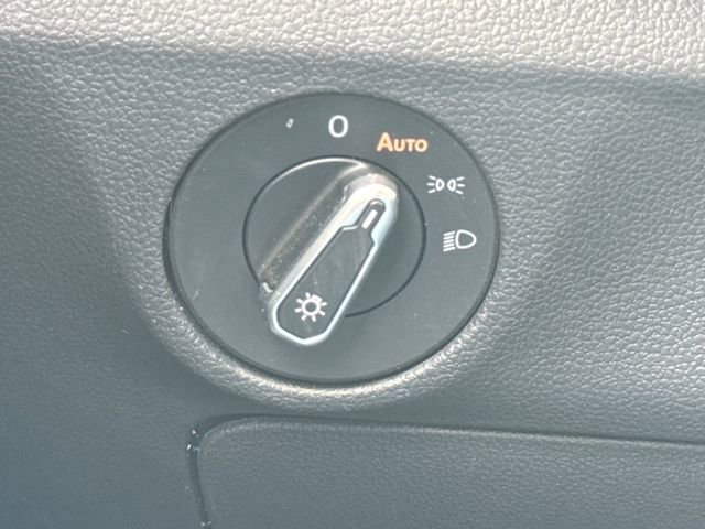 Used 2022 Volkswagen Jetta SE w/ Panoramic Sunroof Package image 23