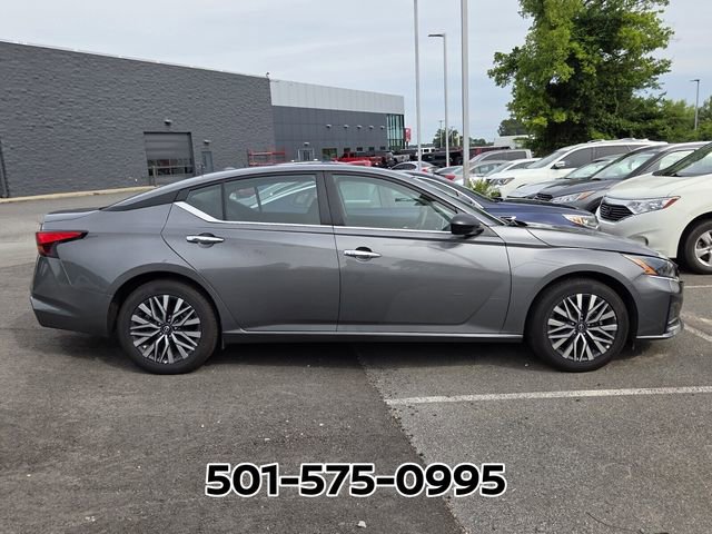 Used 2025 Nissan Altima 2.5 SV FWD image 5