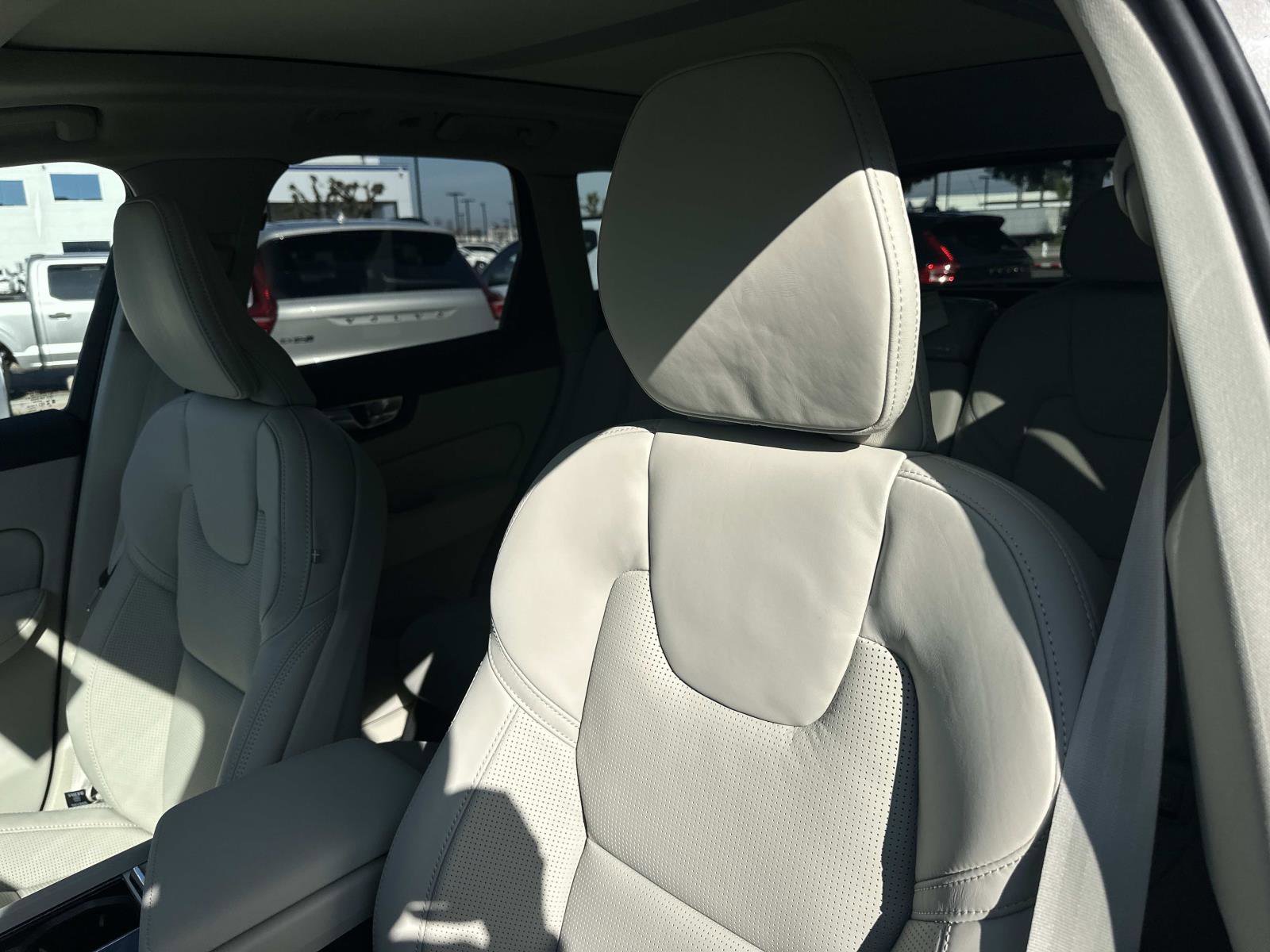 New 2026 Volvo XC60 T8 Ultra w/ Protection Package Premier AWD/4WD image 15