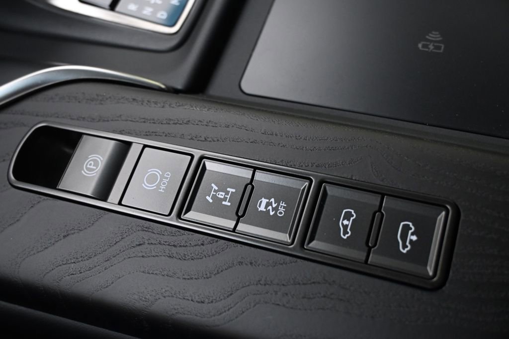 Used 2025 Lexus LX 700h Overtrail w/ Accessory Package (Z1) AWD/4WD image 36