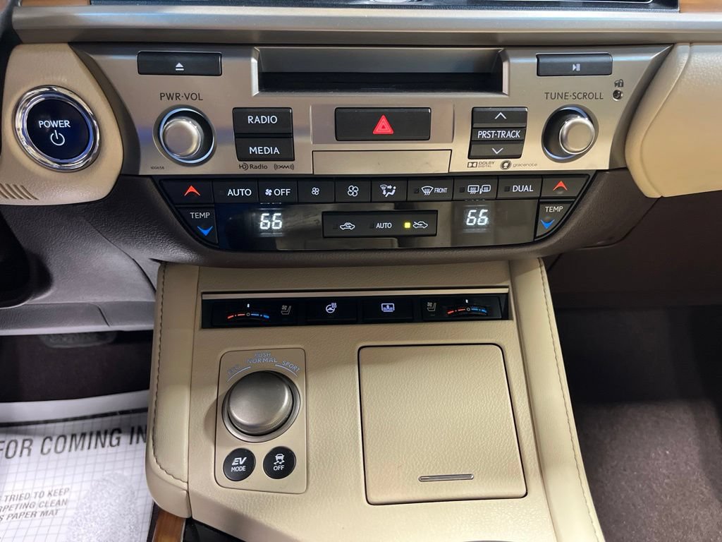 Used 2017 Lexus ES 300h w/ Luxury Package FWD image 31