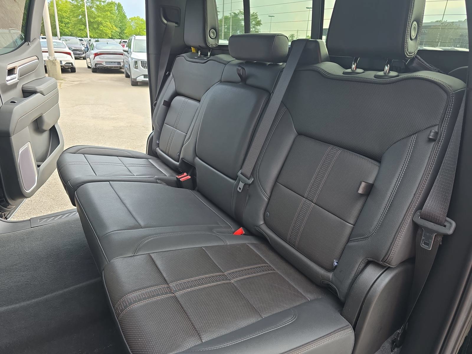 Used 2023 Chevrolet Silverado 1500 High Country w/ High Country Premium Package AWD/4WD image 13
