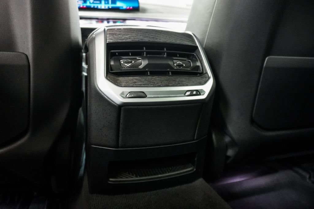 Used 2023 BMW 760i xDrive w/ Executive Package AWD/4WD image 12