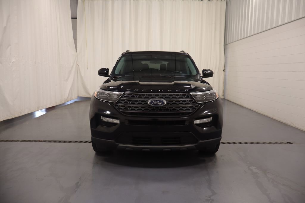 Used 2023 Ford Explorer XLT w/ Equipment Group 202A AWD/4WD image 3
