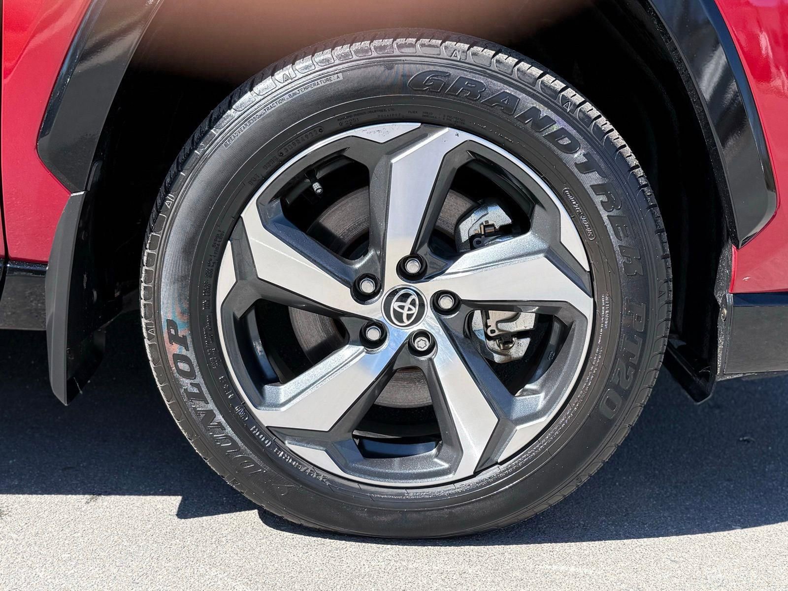 Used 2023 Toyota RAV4 SE w/ Weather & Moonroof Package image 25