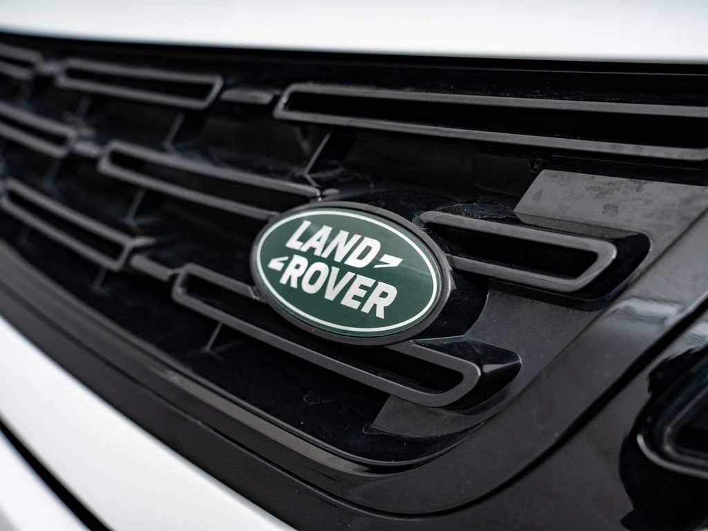 Used 2025 Land Rover Range Rover Evoque Dynamic SE AWD/4WD image 3