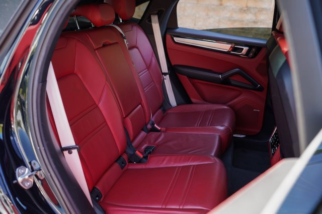 Used 2023 Porsche Cayenne Platinum Edition image 24