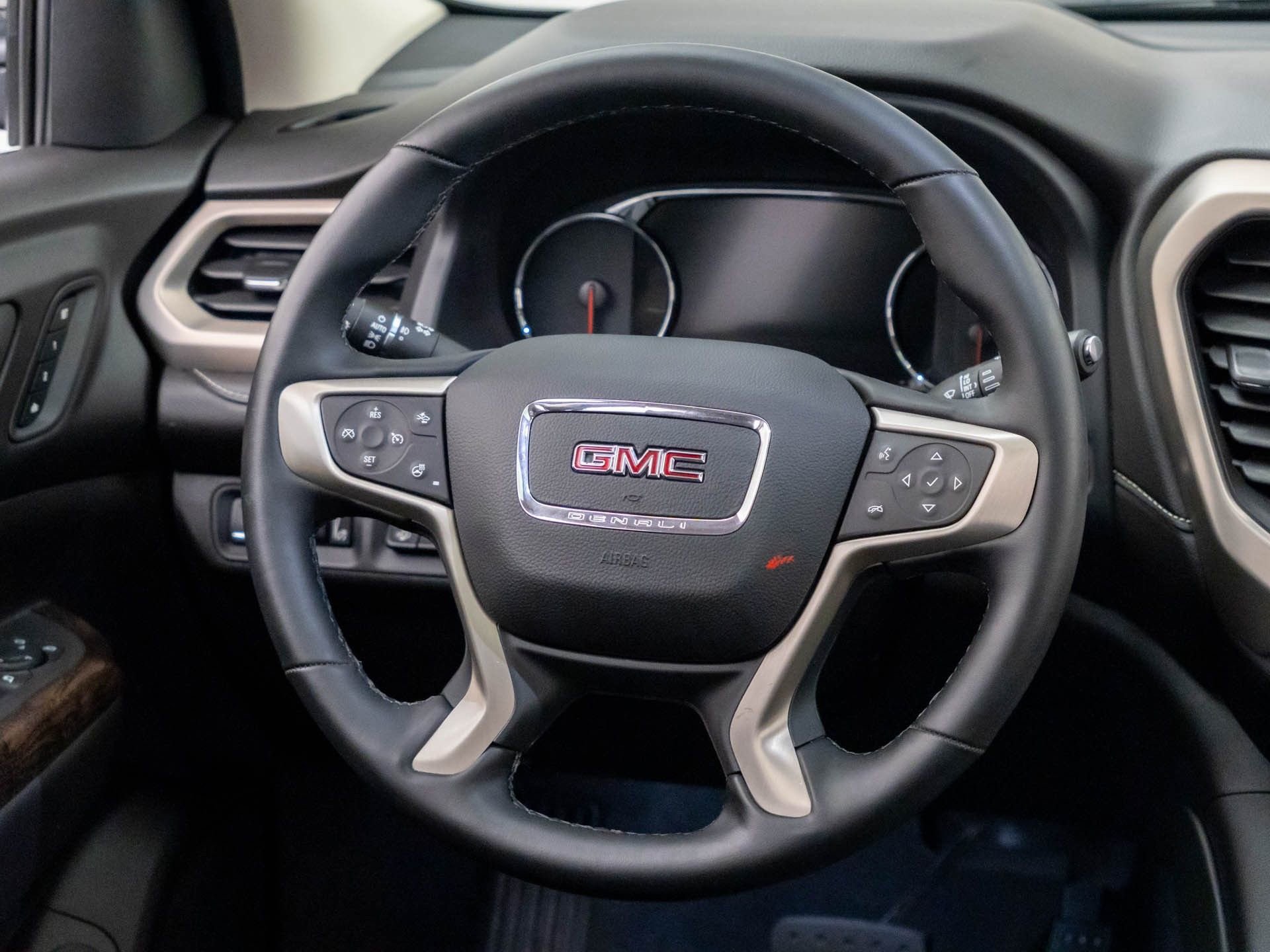 Used 2023 GMC Acadia Denali w/ Denali Ultimate Package AWD/4WD image 10