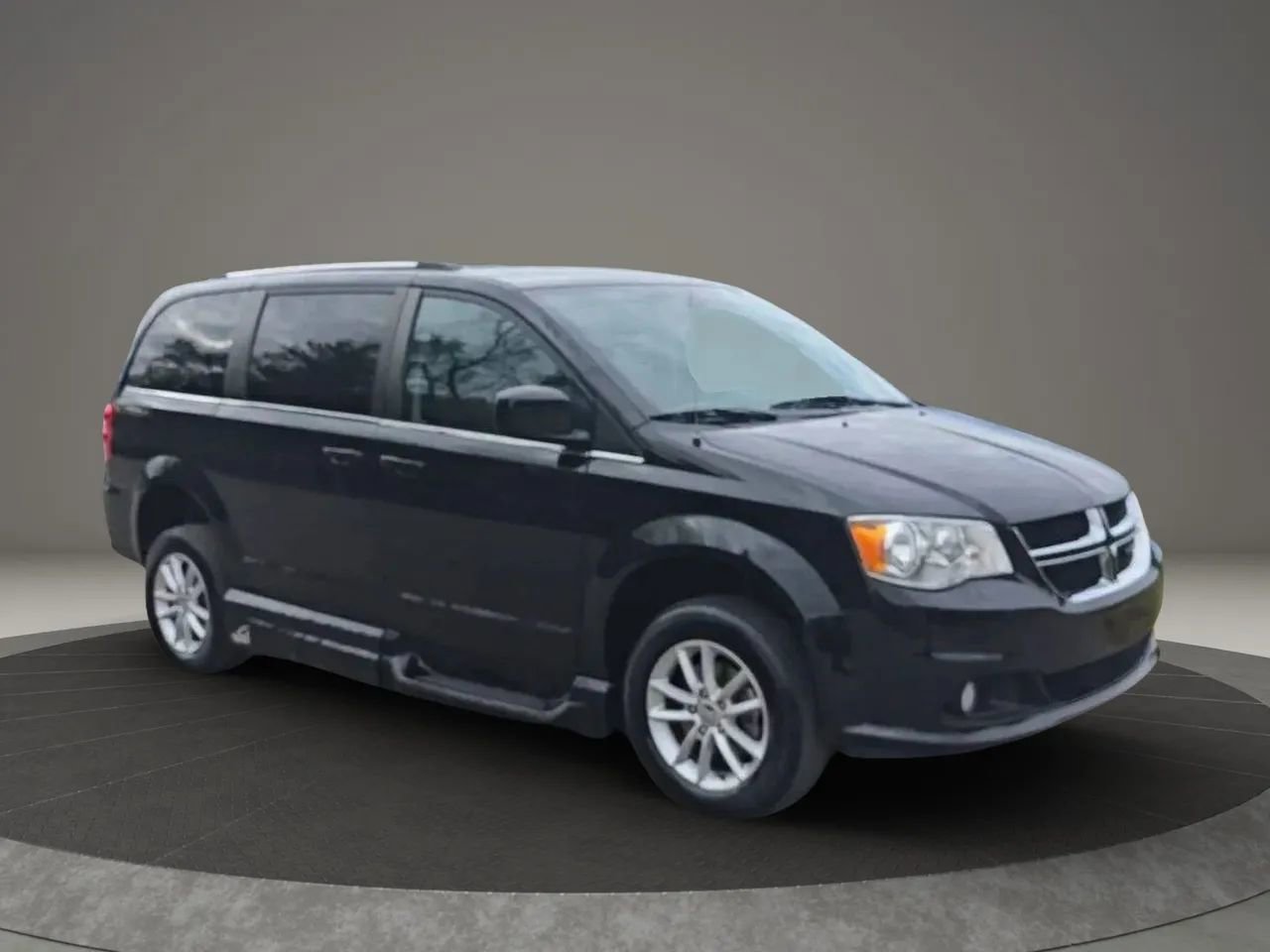 Used 2019 Dodge Grand Caravan SXT FWD image 28