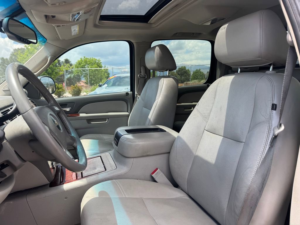 Used 2011 Chevrolet Avalanche LTZ AWD/4WD image 7