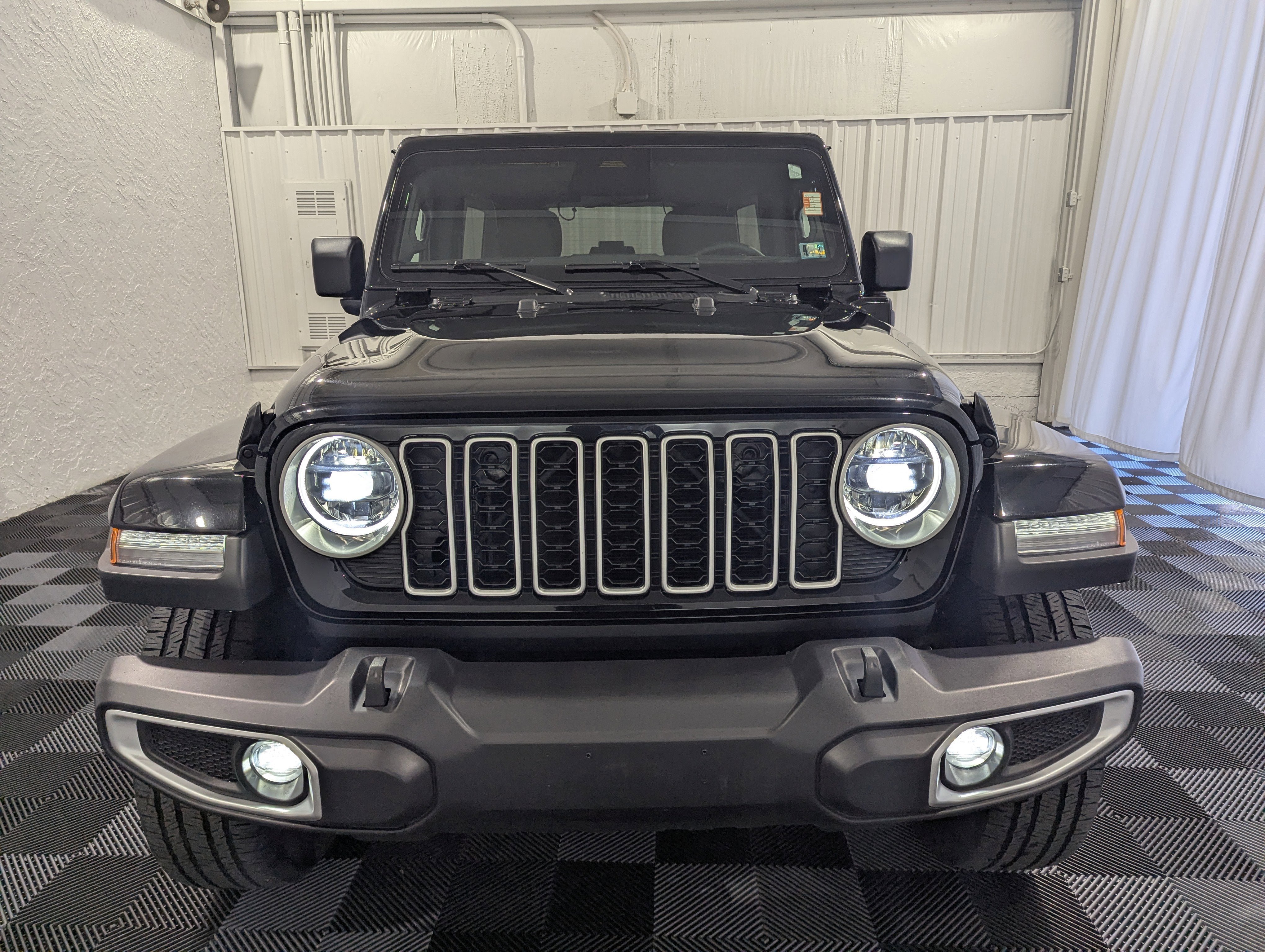 Used 2025 Jeep Wrangler Unlimited Sahara image 4