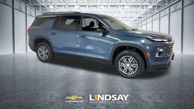 Used 2025 Chevrolet Traverse LT image 3