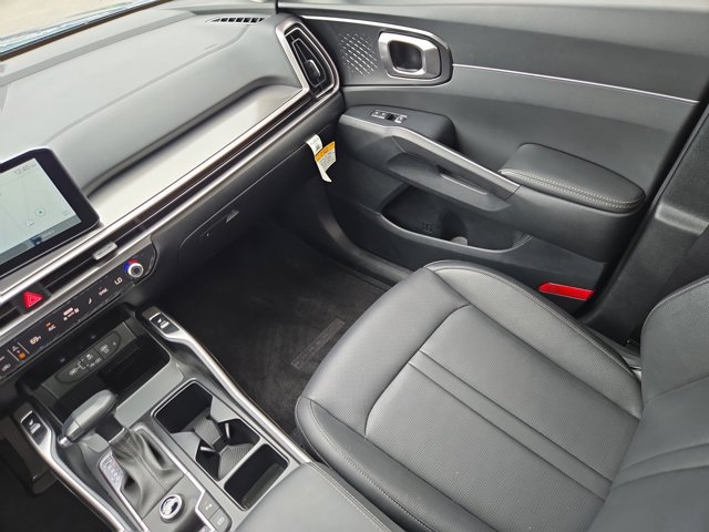 Used 2025 Kia Sorento EX w/ Panoramic Sunroof Package FWD image 15