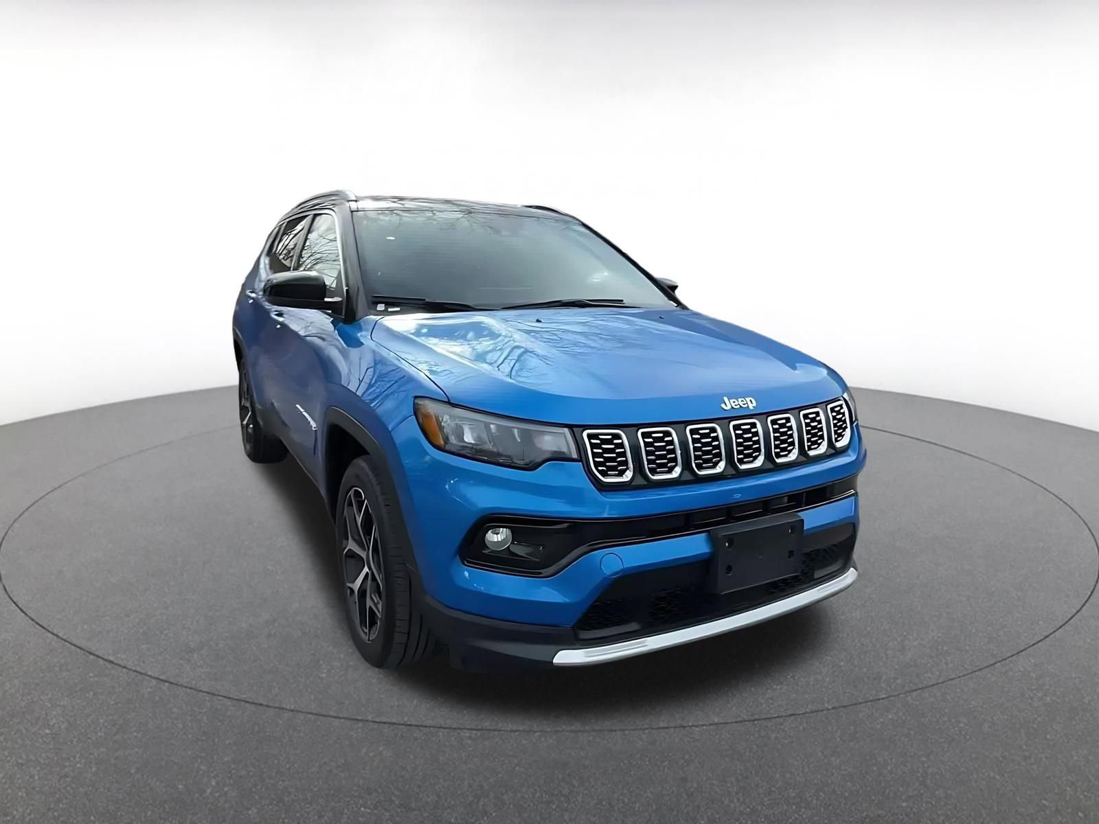 Used 2025 Jeep Compass Limited image 3