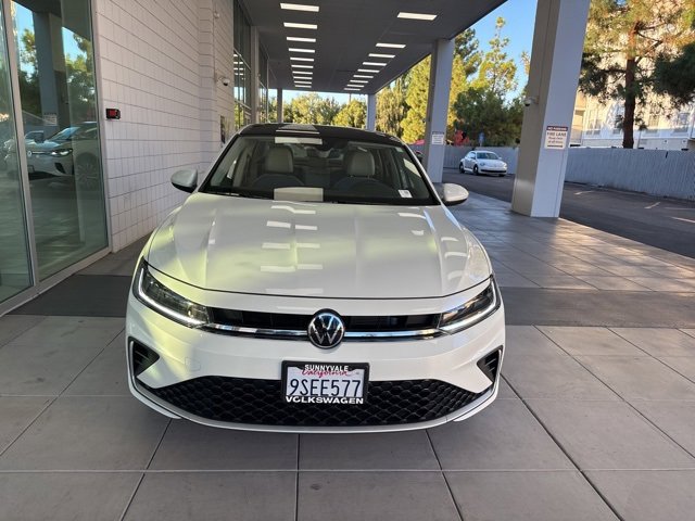 Certified 2025 Volkswagen Jetta SE