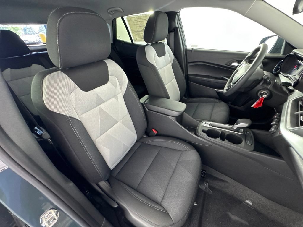 New 2026 Chevrolet Trax LS w/ LS Convenience Package FWD image 29