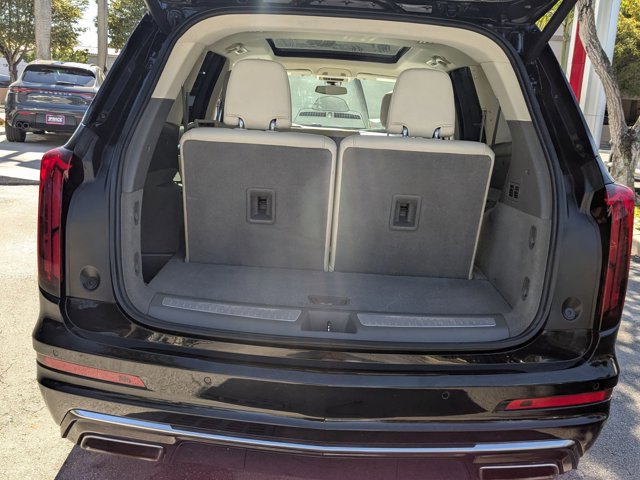 Used 2022 Cadillac XT6 Premium Luxury image 6