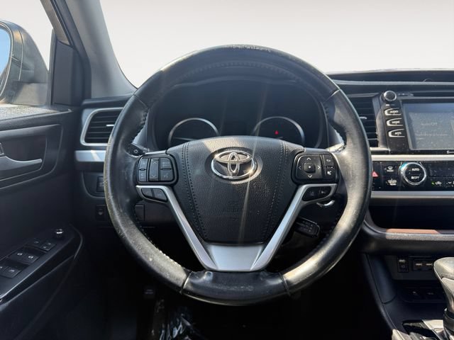 Used 2019 Toyota Highlander XLE AWD/4WD image 12