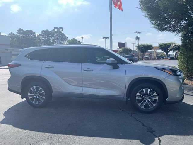 Used 2023 Toyota Highlander XLE FWD image 9