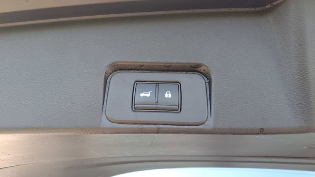 Used 2025 Nissan Rogue SV image 12