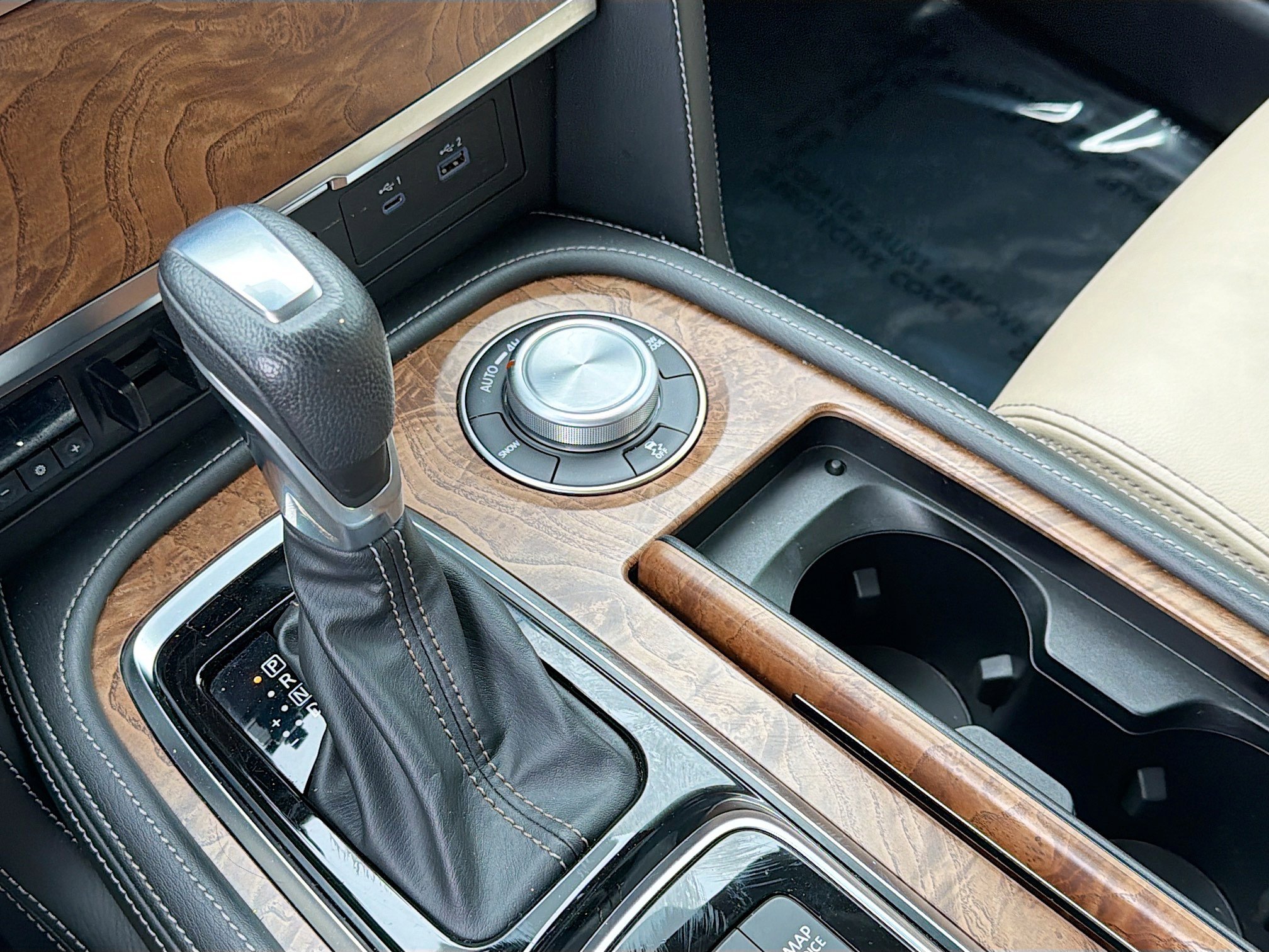 Used 2022 Nissan Armada SL image 29