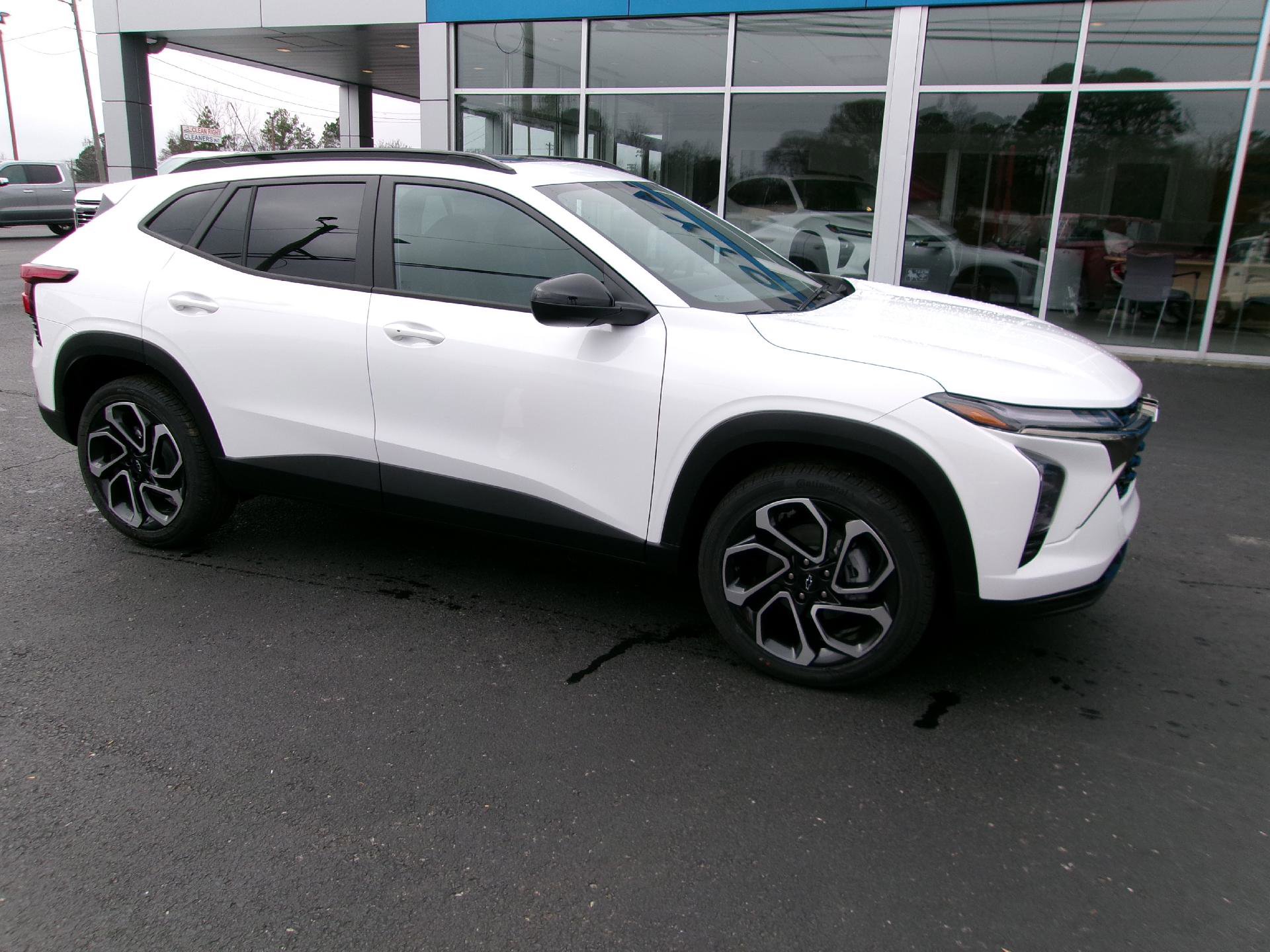 New 2026 Chevrolet Trax RS w/ Sunroof Package FWD image 10