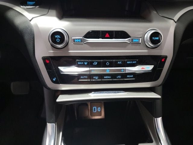 Used 2022 Ford Explorer XLT w/ Equipment Group 202A AWD/4WD image 14
