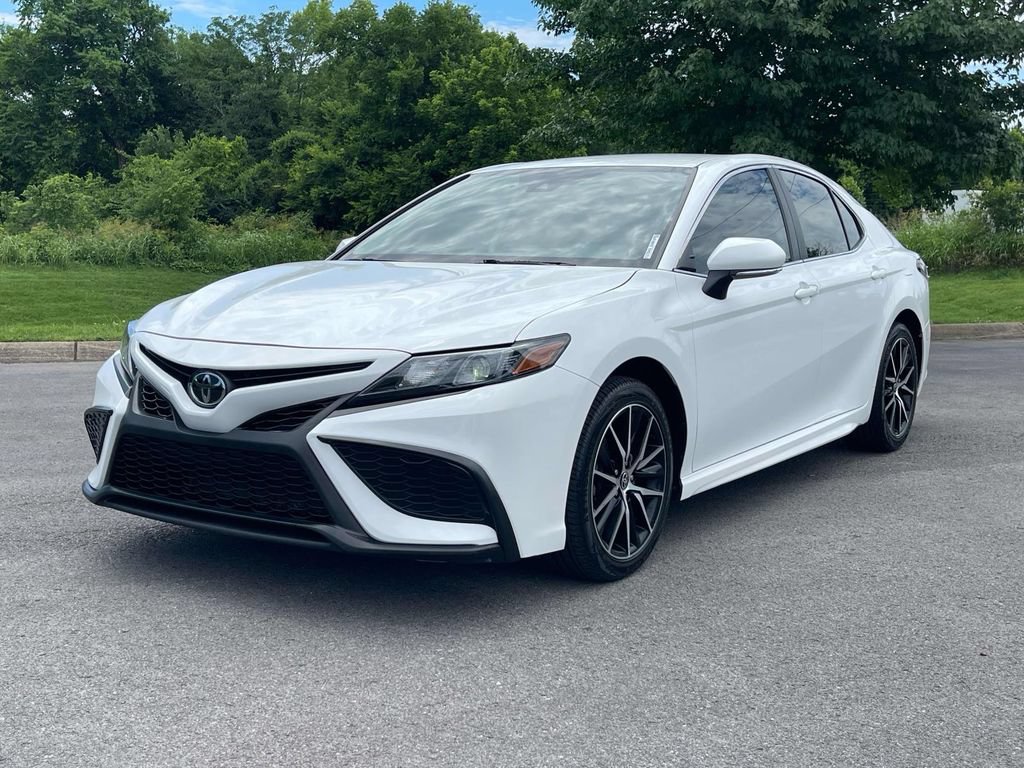 Used 2024 Toyota Camry SE FWD image 9
