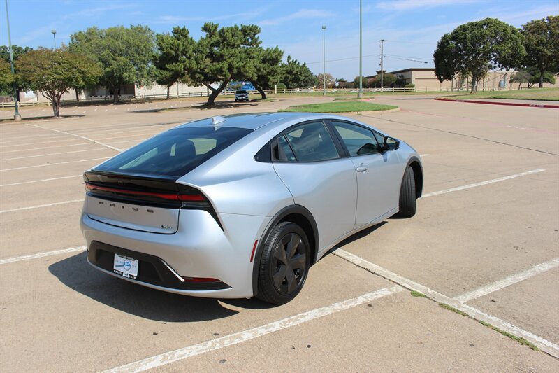 Used 2024 Toyota Prius LE FWD image 5