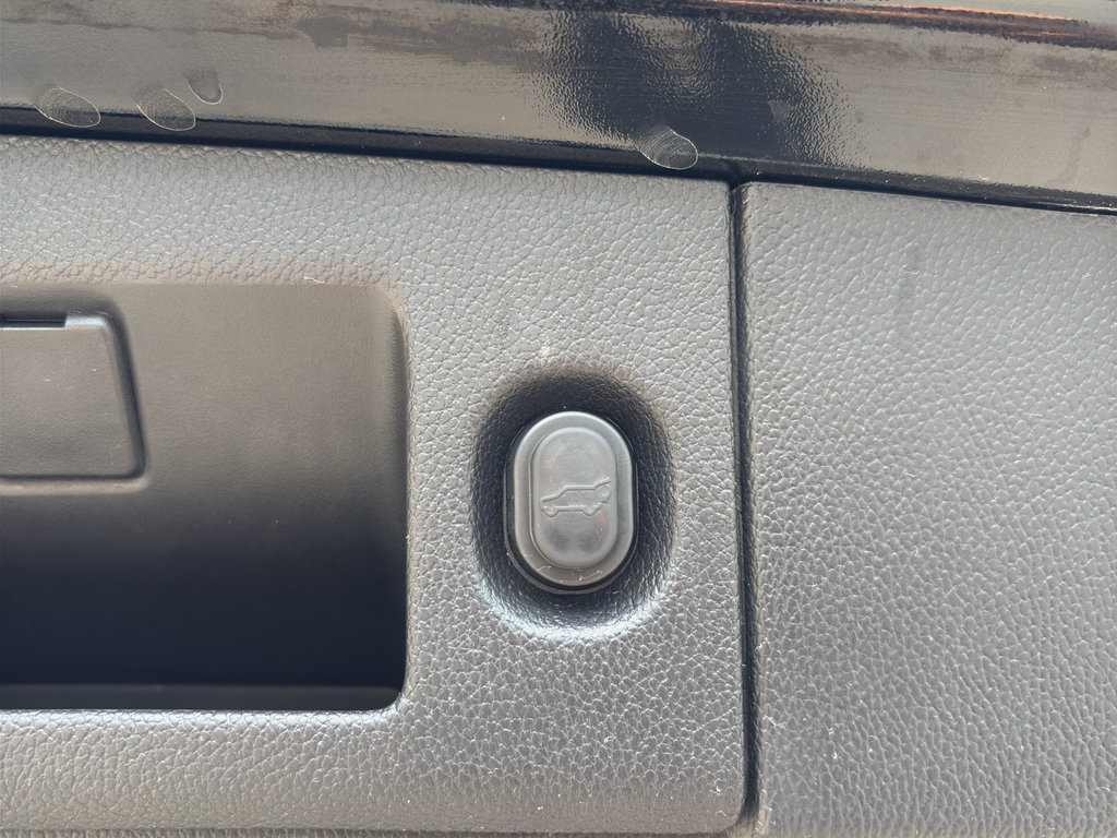 Used 2020 Chevrolet Suburban LT RWD image 8