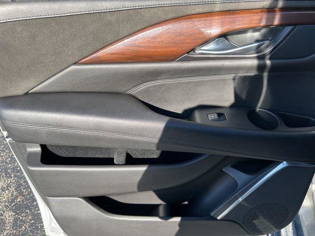 Used 2020 Cadillac Escalade ESV Luxury image 10