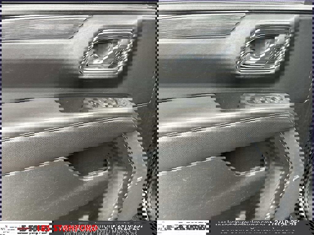 Used 2023 GMC Yukon XL SLT AWD/4WD image 18