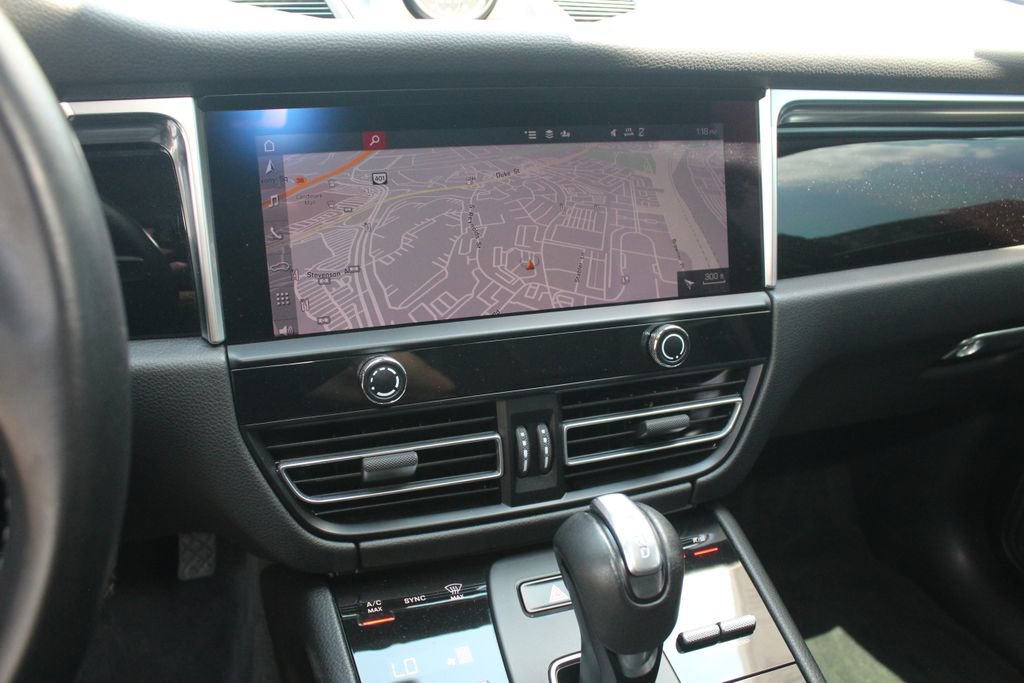 Used 2022 Porsche Macan AWD/4WD image 16