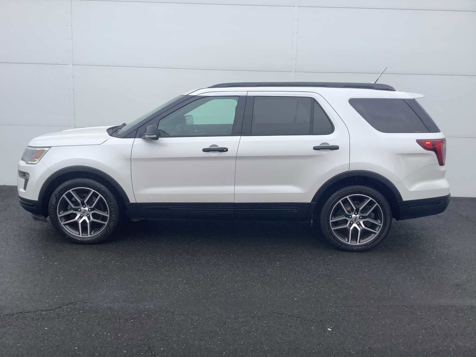 Used 2018 Ford Explorer Sport w/ Equipment Group 401A image 3
