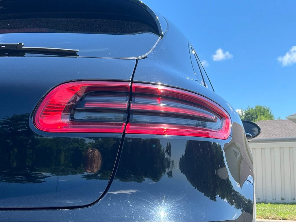 Used 2016 Porsche Macan Turbo AWD/4WD image 12