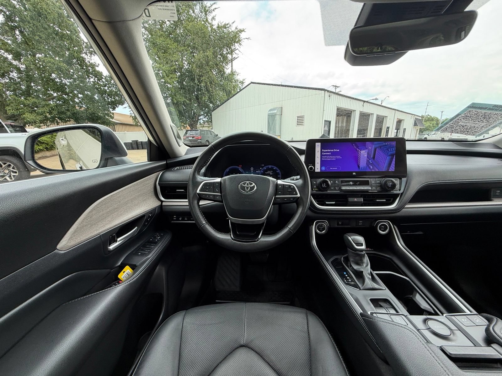 Used 2024 Toyota Grand Highlander AWD Hybrid image 2