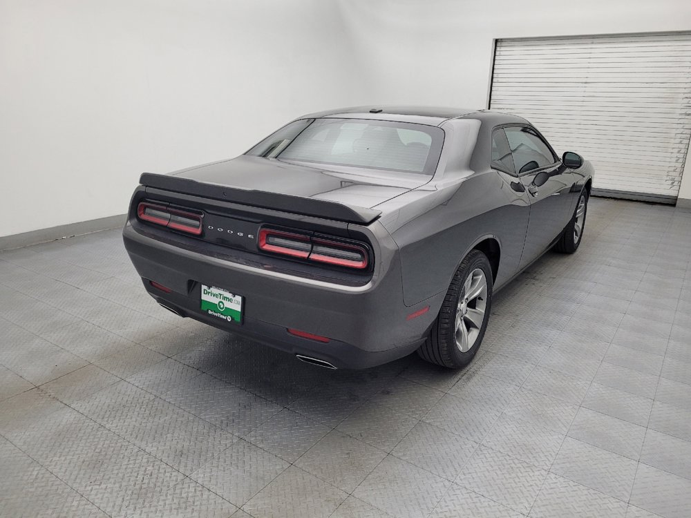 Used 2019 Dodge Challenger SXT RWD image 9
