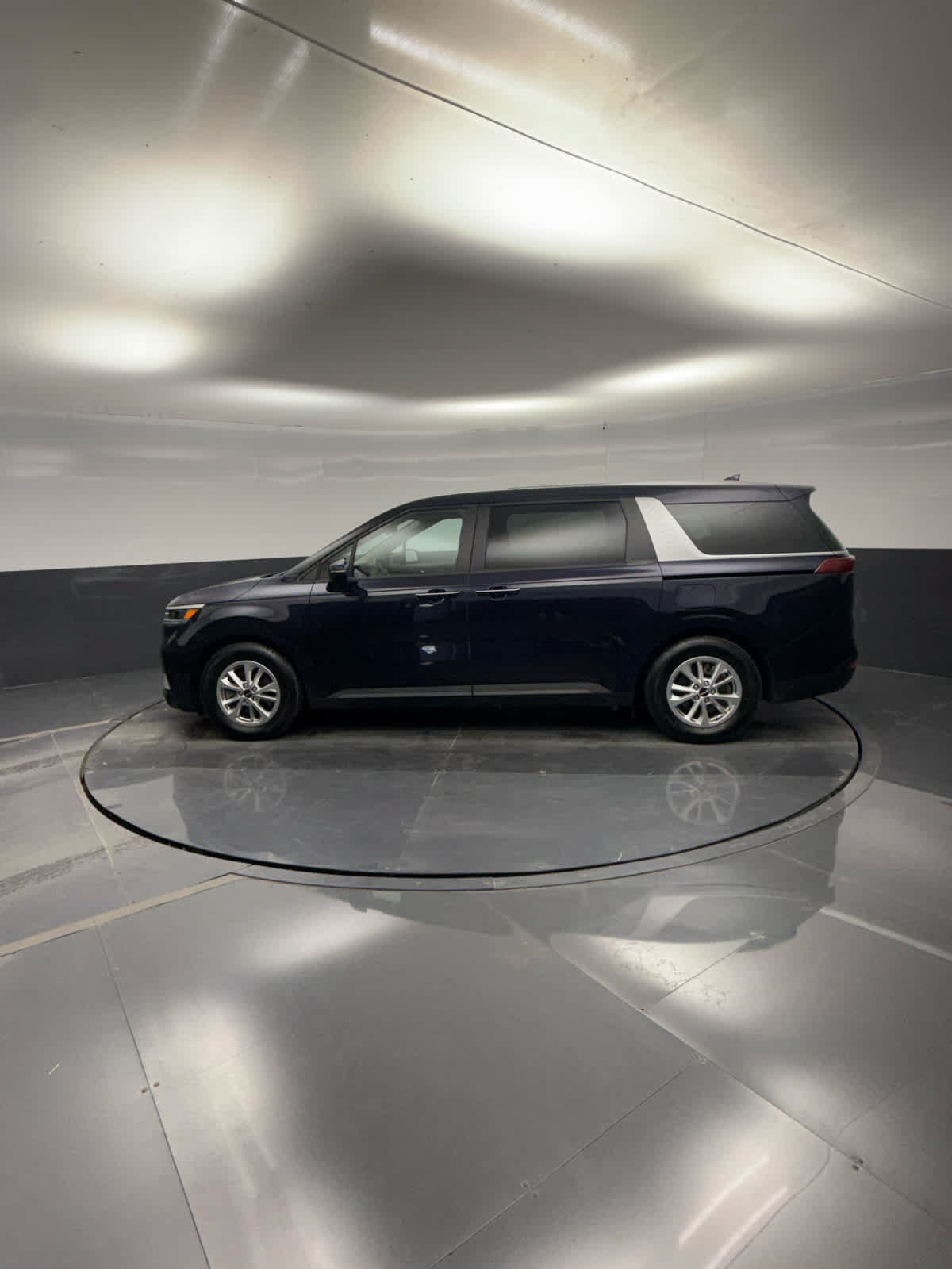 Used 2022 Kia Carnival LX FWD image 35