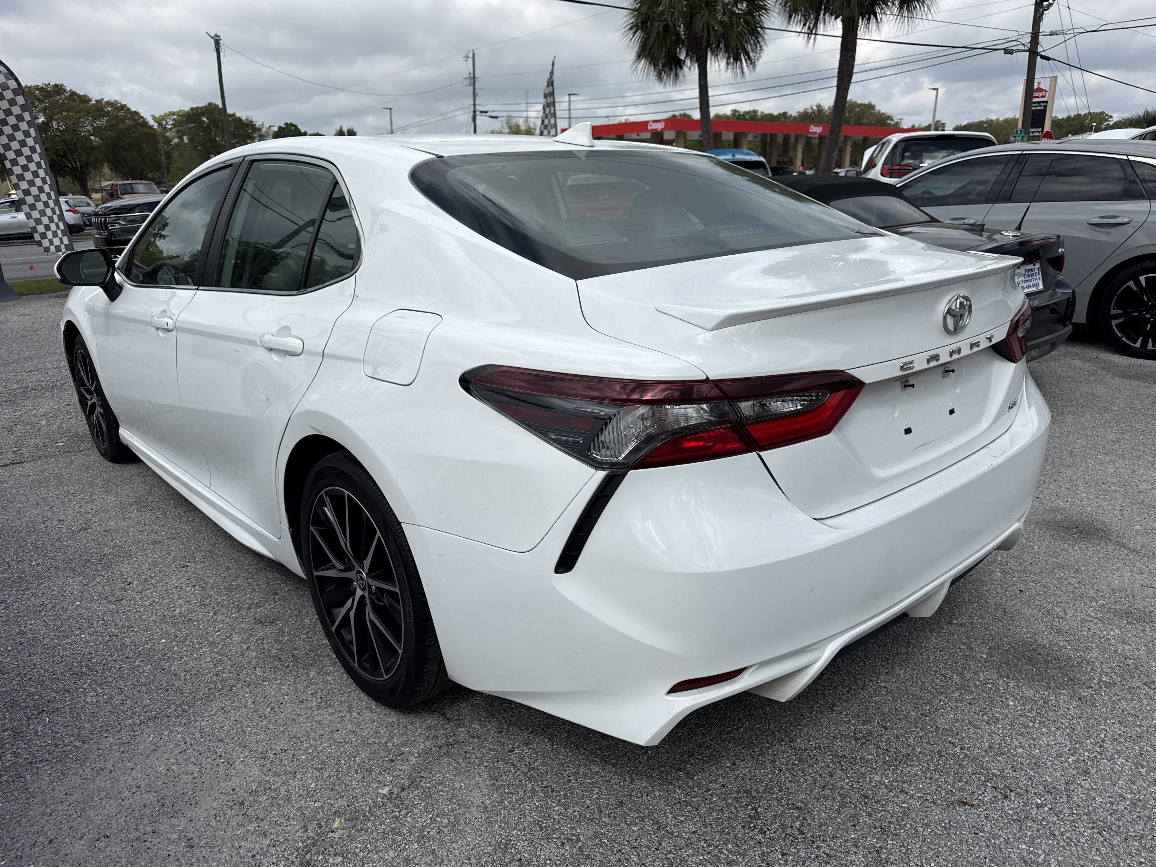 Used 2021 Toyota Camry SE FWD image 2