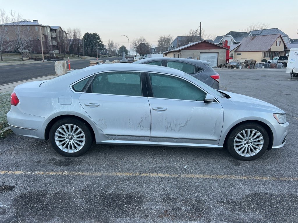 Used 2017 Volkswagen Passat 1.8T SE image 4