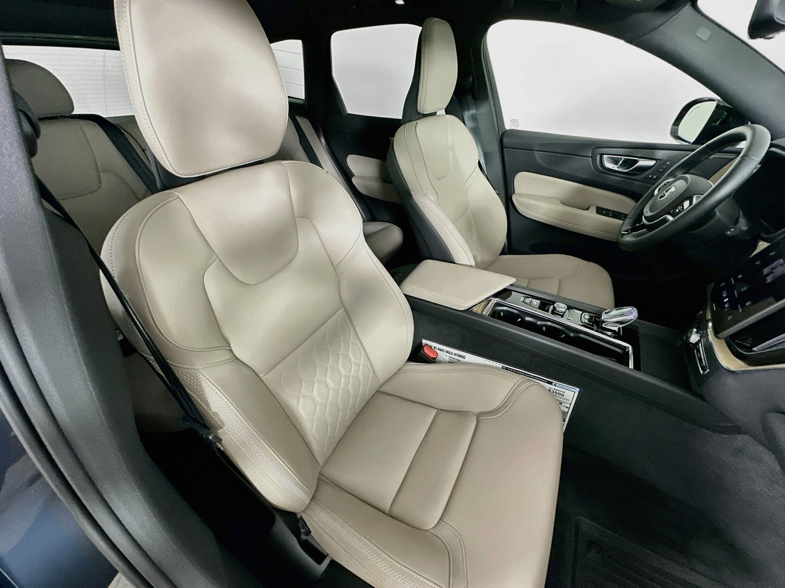 New 2026 Volvo XC60 B5 Plus w/ Protection Package Premier AWD/4WD image 43