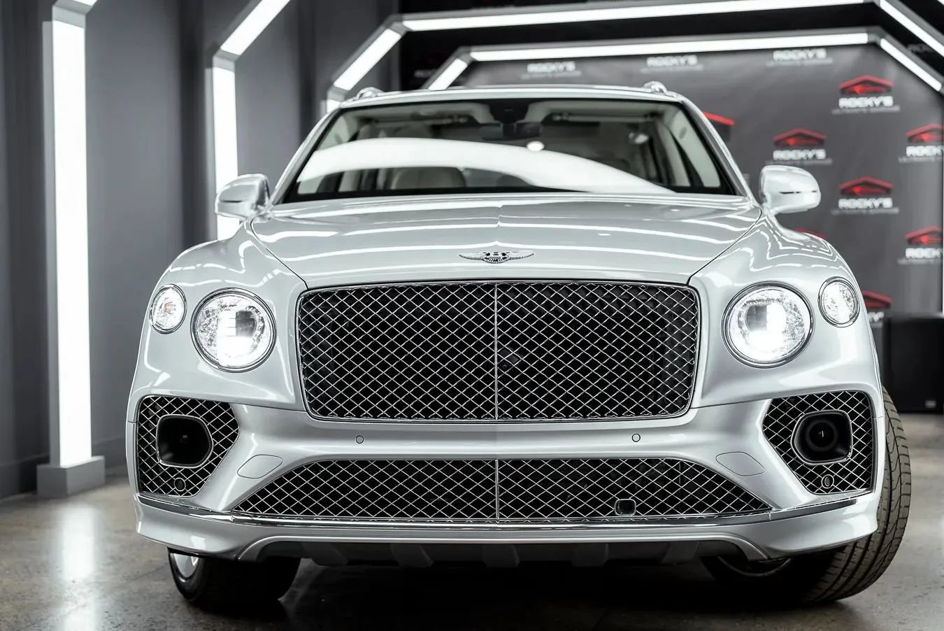 Used 2023 Bentley Bentayga AWD/4WD image 36