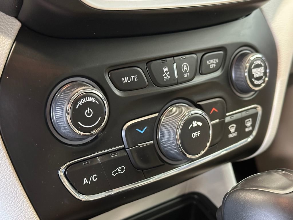 Used 2021 Jeep Cherokee Latitude Lux image 20