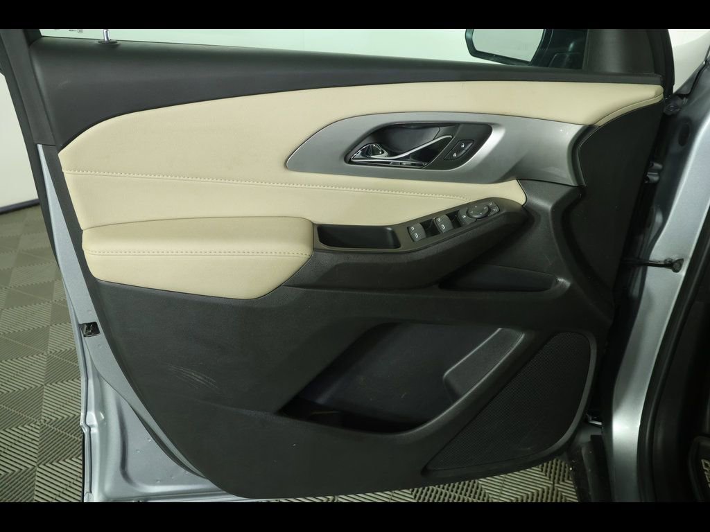 Used 2023 Chevrolet Traverse LS image 21