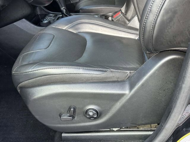 Used 2021 Jeep Cherokee Limited w/ Mopar Interior Package AWD/4WD image 4